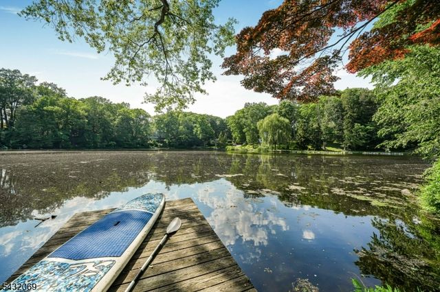 716 Colonial Rd, Franklin Lakes Boro, NJ 07417