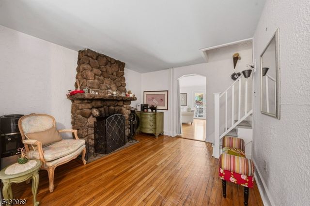 716 Colonial Rd, Franklin Lakes Boro, NJ 07417