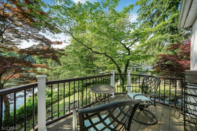 716 Colonial Rd, Franklin Lakes Boro, NJ 07417