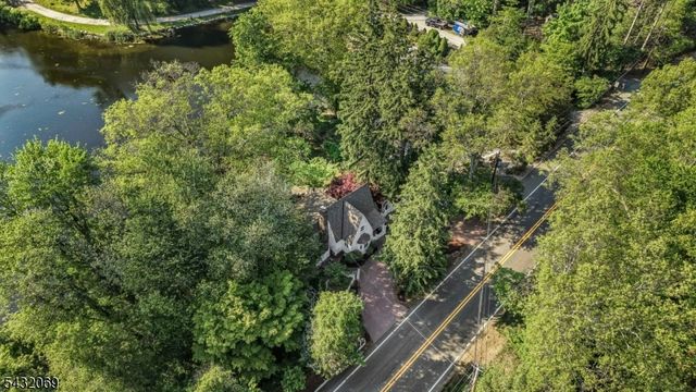716 Colonial Rd, Franklin Lakes Boro, NJ 07417