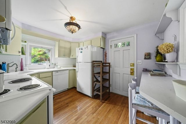 716 Colonial Rd, Franklin Lakes Boro, NJ 07417