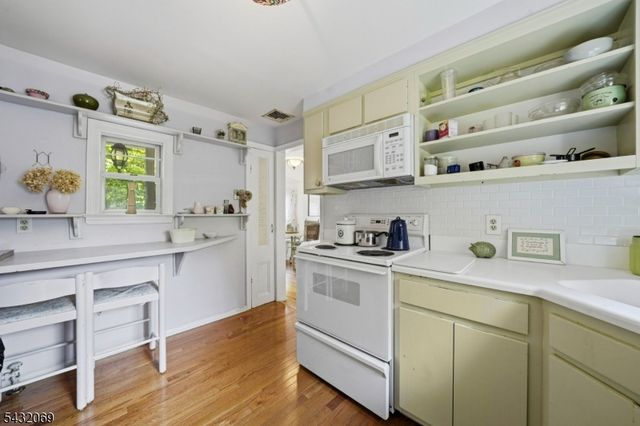 716 Colonial Rd, Franklin Lakes Boro, NJ 07417