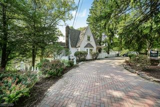 716 Colonial Rd, Franklin Lakes Boro, NJ 07417