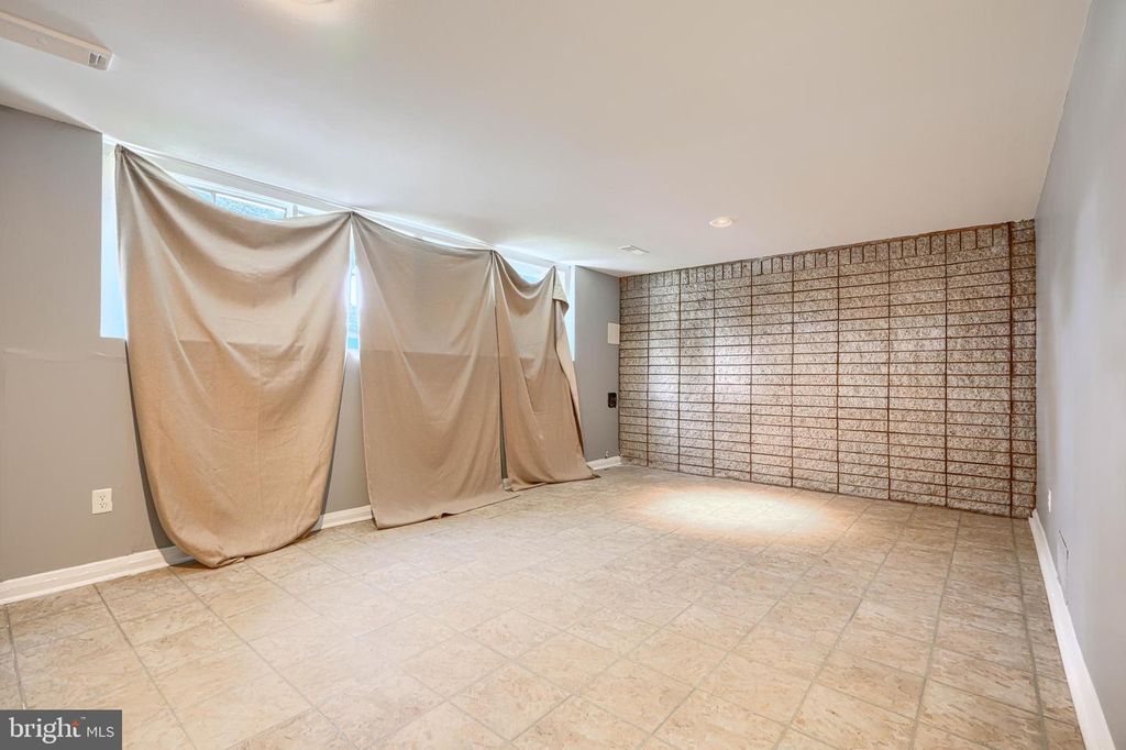 Image 38 of property listing at 6901 CHIPPEWA DR, Baltimore, MD 21209