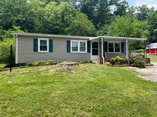2918 Bradshaw RD, Salem, VA 24153