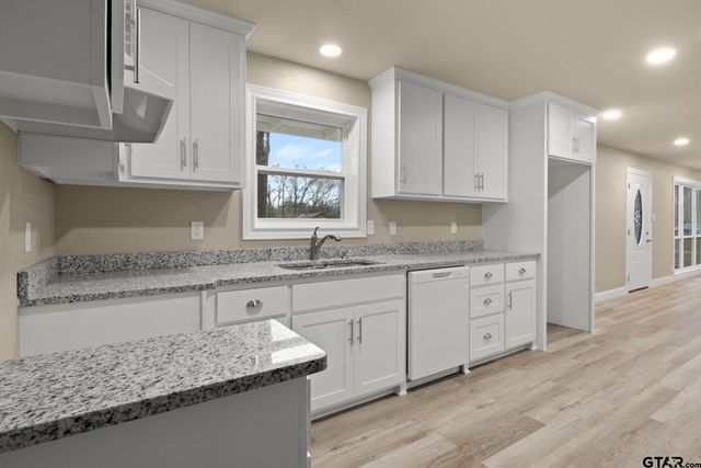 303 Campbell St, Daingerfield, TX 75638