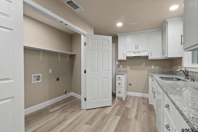 303 Campbell St, Daingerfield, TX 75638