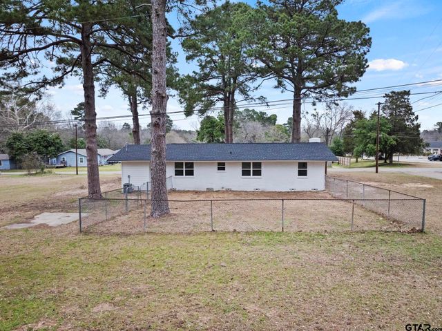 303 Campbell St, Daingerfield, TX 75638