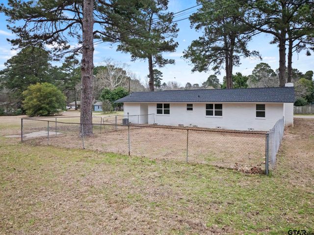 303 Campbell St, Daingerfield, TX 75638