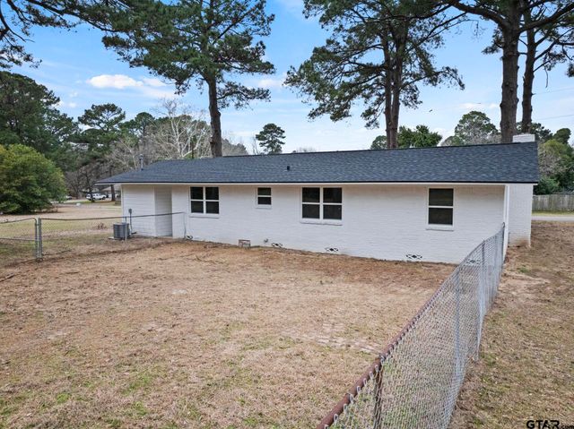 303 Campbell St, Daingerfield, TX 75638