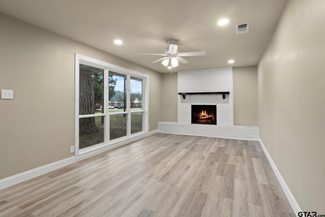 303 Campbell St, Daingerfield, TX 75638