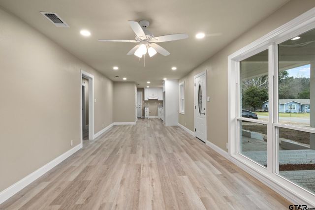 303 Campbell St, Daingerfield, TX 75638