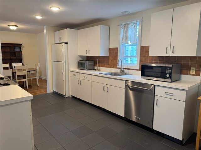 23 Carey Street, Newport, RI 02840