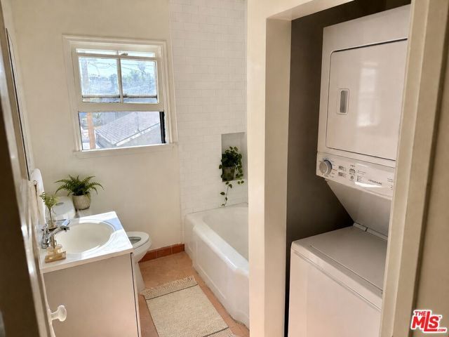 4707 Finley Avenue 4, Los Angeles, CA 90027