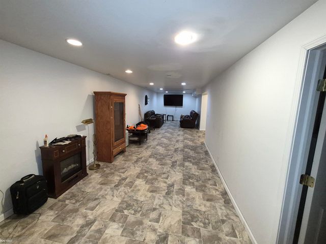 1282 Arrowhead Drive, Burton, MI 48509
