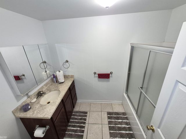 1282 Arrowhead Drive, Burton, MI 48509