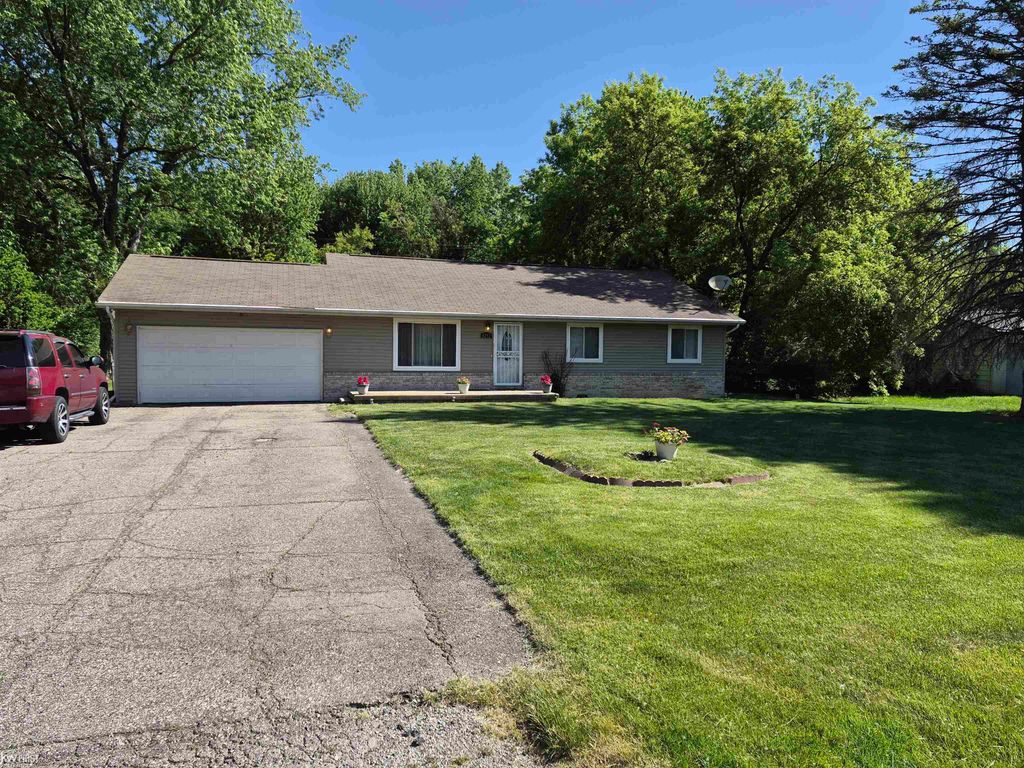 1282 Arrowhead Drive, Burton, MI 48509