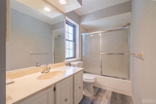1612 Woodbridge Commons Way, Iselin, NJ 08830