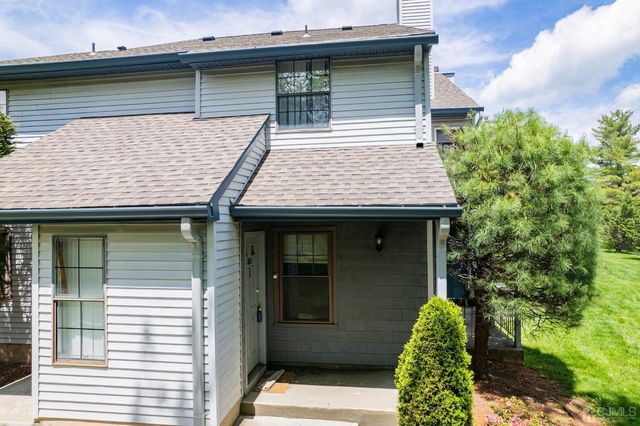 1612 Woodbridge Commons Way, Iselin, NJ 08830