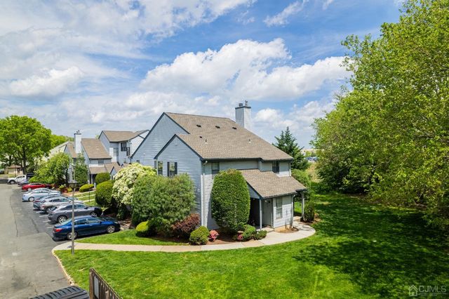 1612 Woodbridge Commons Way, Iselin, NJ 08830