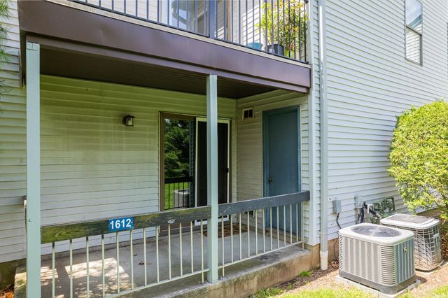 1612 Woodbridge Commons Way, Iselin, NJ 08830