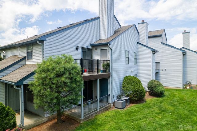 1612 Woodbridge Commons Way, Iselin, NJ 08830