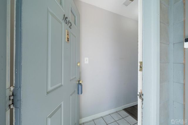 1612 Woodbridge Commons Way, Iselin, NJ 08830
