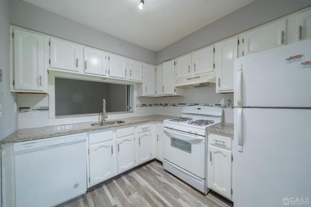 1612 Woodbridge Commons Way, Iselin, NJ 08830