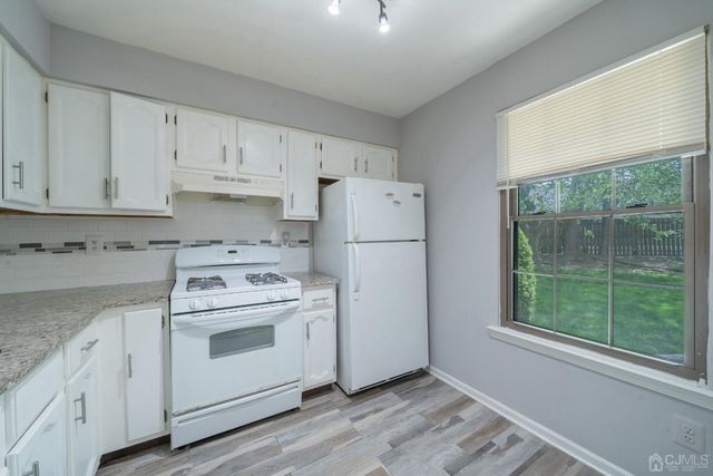1612 Woodbridge Commons Way, Iselin, NJ 08830