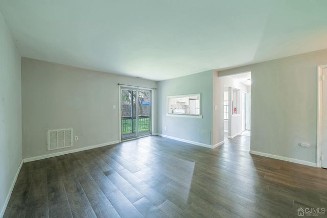 1612 Woodbridge Commons Way, Iselin, NJ 08830