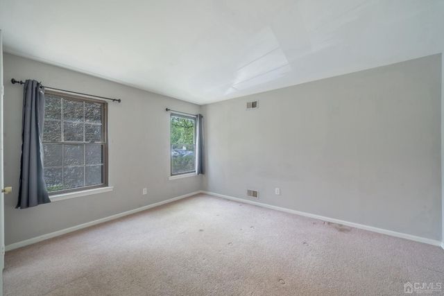 1612 Woodbridge Commons Way, Iselin, NJ 08830