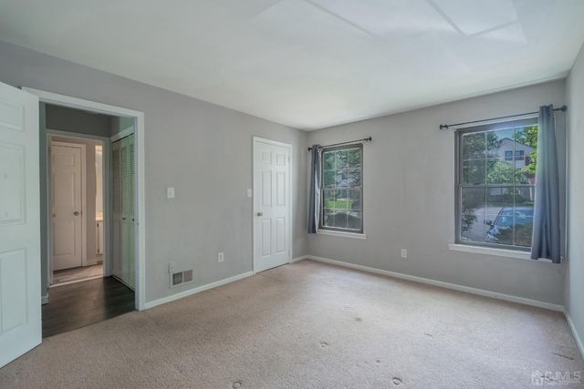 1612 Woodbridge Commons Way, Iselin, NJ 08830