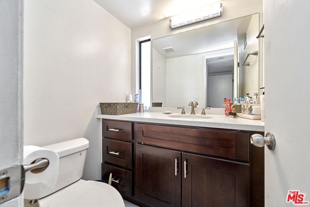 421 S Van Ness Avenue 3, Los Angeles, CA 90020