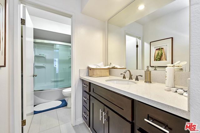 421 S Van Ness Avenue 3, Los Angeles, CA 90020