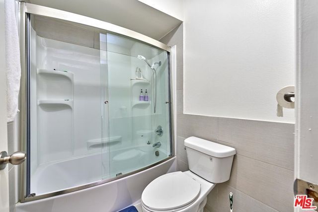 421 S Van Ness Avenue 3, Los Angeles, CA 90020