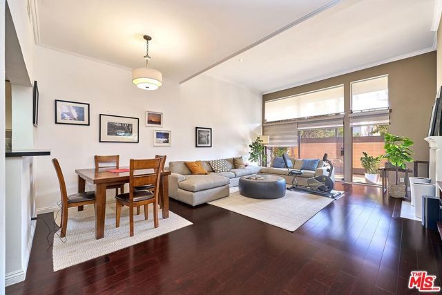 421 S Van Ness Avenue 3, Los Angeles, CA 90020