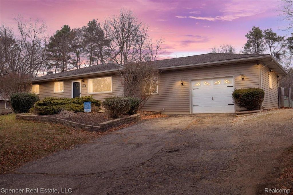 3322 Genoa Road, Independence Charter Township, MI 48346