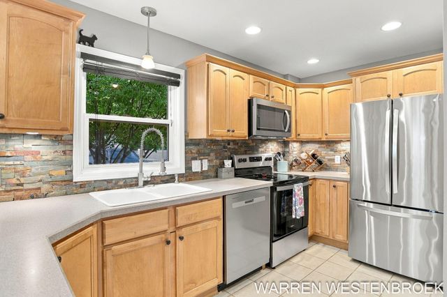 28 E 25th Street, Holland City, MI 49423