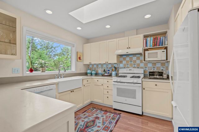 120 Ridge Crest Rd, Gleneden Beach, OR 97388