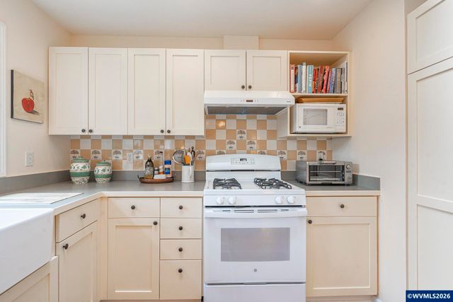 120 Ridge Crest Rd, Gleneden Beach, OR 97388