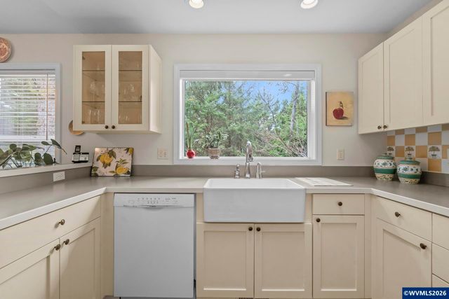 120 Ridge Crest Rd, Gleneden Beach, OR 97388