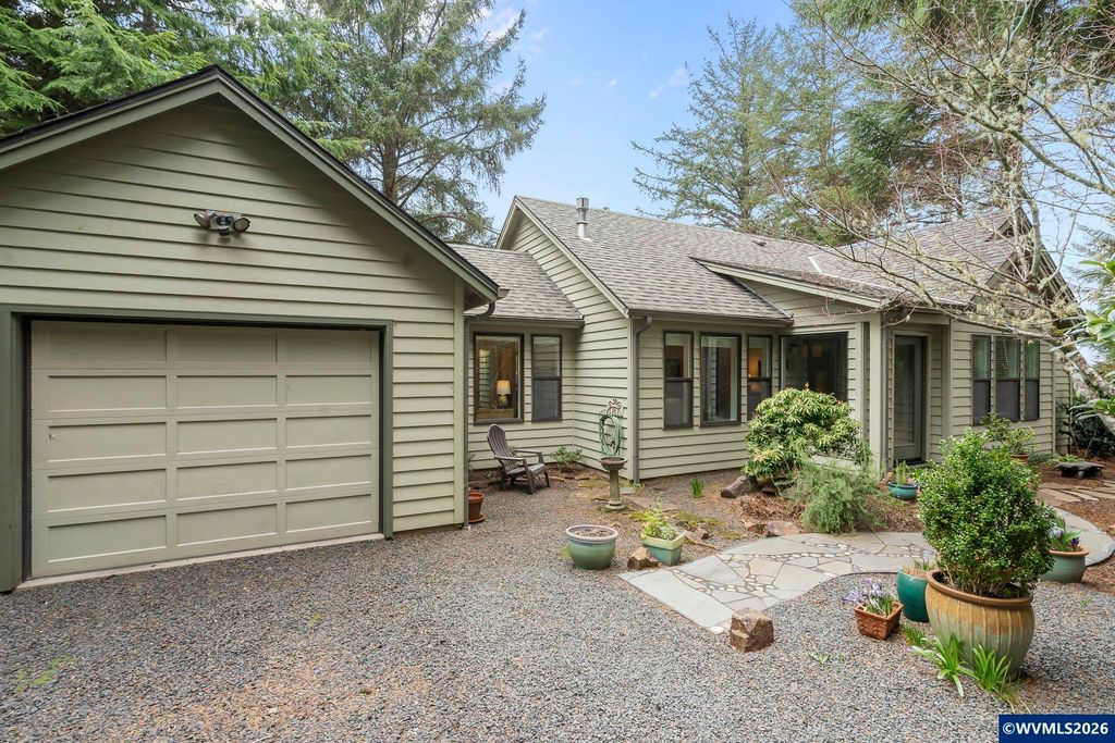 120 Ridge Crest Rd, Gleneden Beach, OR 97388