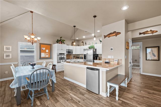 634 Dolphin Cr, Port Aransas, TX 78373