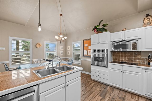 634 Dolphin Cr, Port Aransas, TX 78373