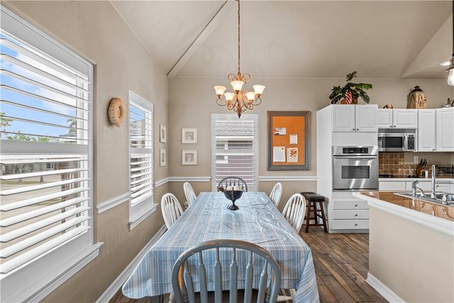 634 Dolphin Cr, Port Aransas, TX 78373