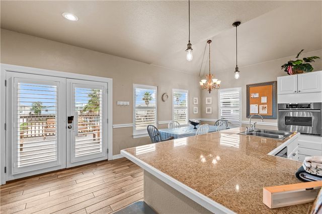 634 Dolphin Cr, Port Aransas, TX 78373