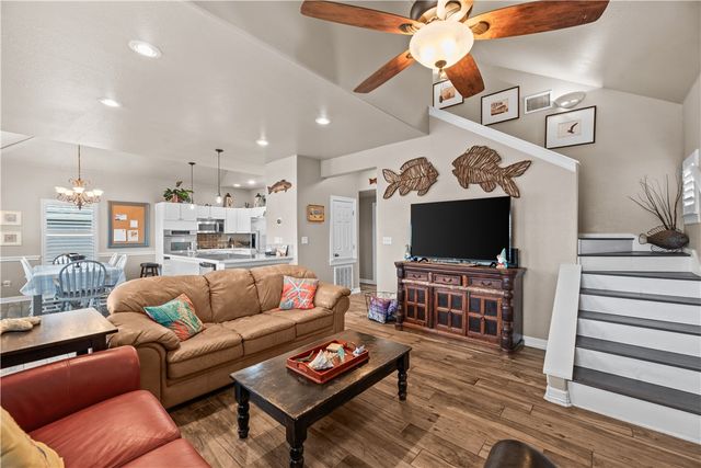 634 Dolphin Cr, Port Aransas, TX 78373