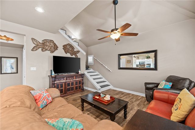 634 Dolphin Cr, Port Aransas, TX 78373