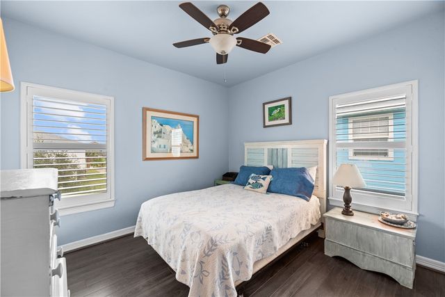 634 Dolphin Cr, Port Aransas, TX 78373