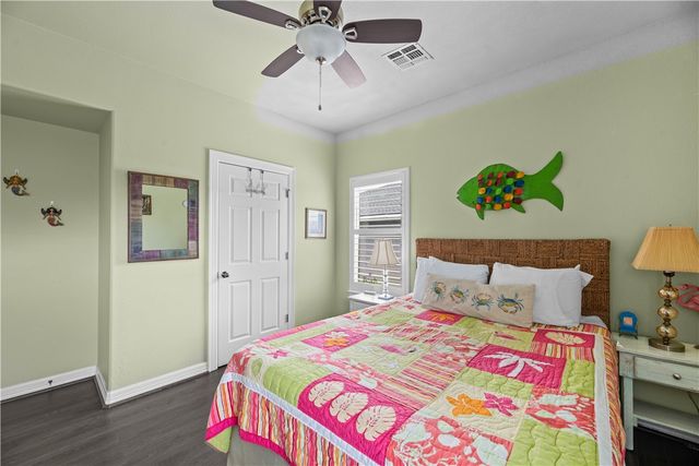 634 Dolphin Cr, Port Aransas, TX 78373